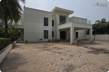 Farmhouse on rent in radhe mohan drive,South delhi