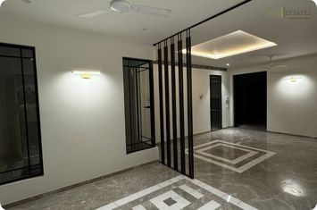 BRAND NEW 4 BHK FLOOR AVAILABLE IN DLF PHASE 3
